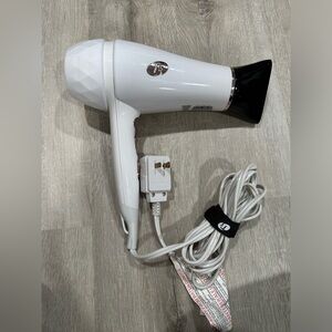 D1 T3 Featherweight 2 Professional Salon Hair Dryer 73835  White + Attachment